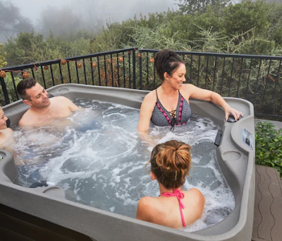 4-Person Hot Tub